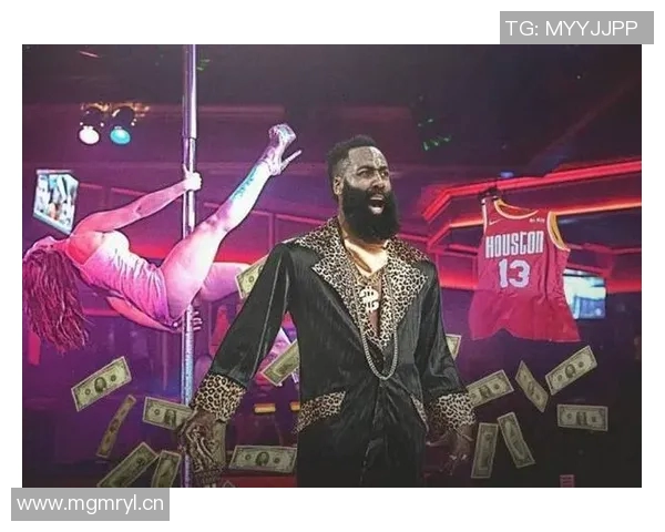 皮尔斯夜店偷瞄性感美女的紧张瞬间只需半秒转头避免被发现