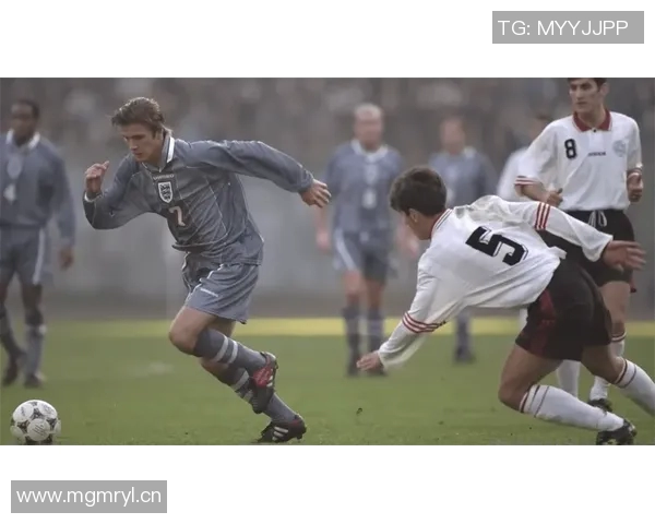 罗德里戈禁区内巧妙漏球晃倒后卫右脚弧线球精彩破门