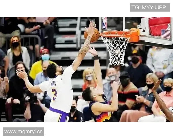 莱夫利称赞浓眉表现超凡能在场上无所不能防守任何对手 莱夫利称赞浓眉表现超凡能在场上无所不能防守任何对手