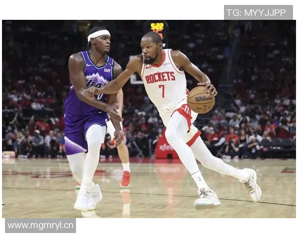 杜兰特谈火箭队潜力称需持续努力以实现目标